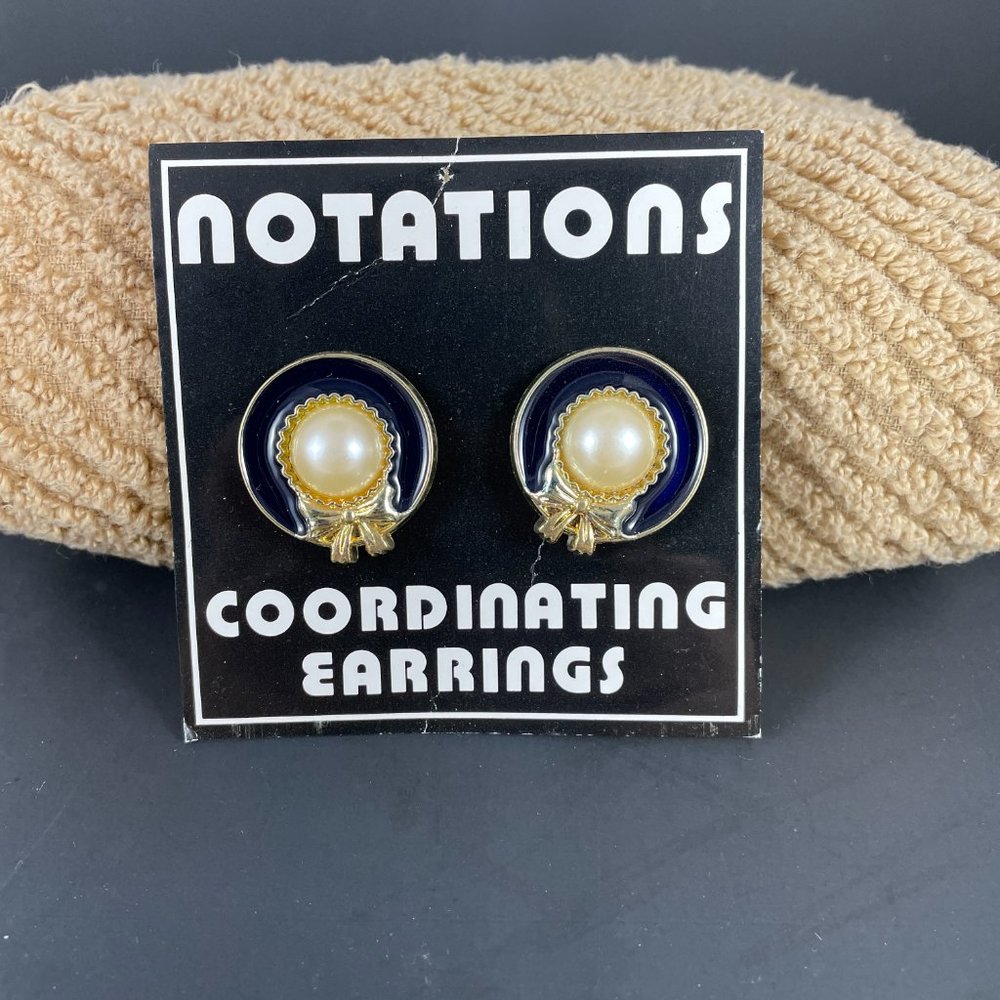 Earrings NEW, NOTATIONS Faux Pearl & Black Enamel Paddle Clip Hat Shaped.